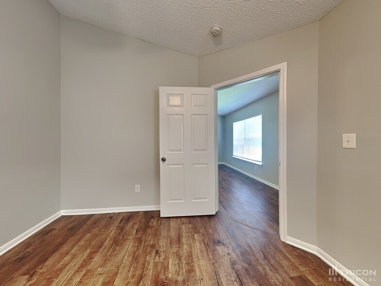 Building Photo - 3263 Jorns St