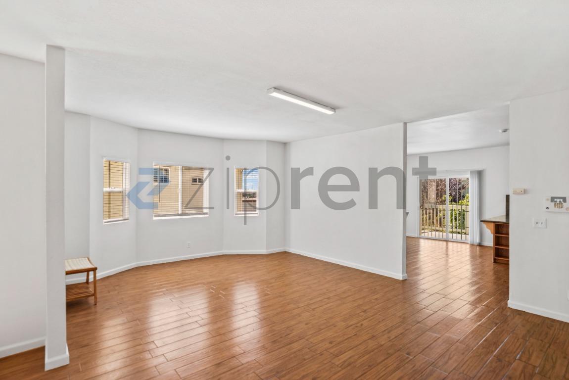 Building Photo - Unit