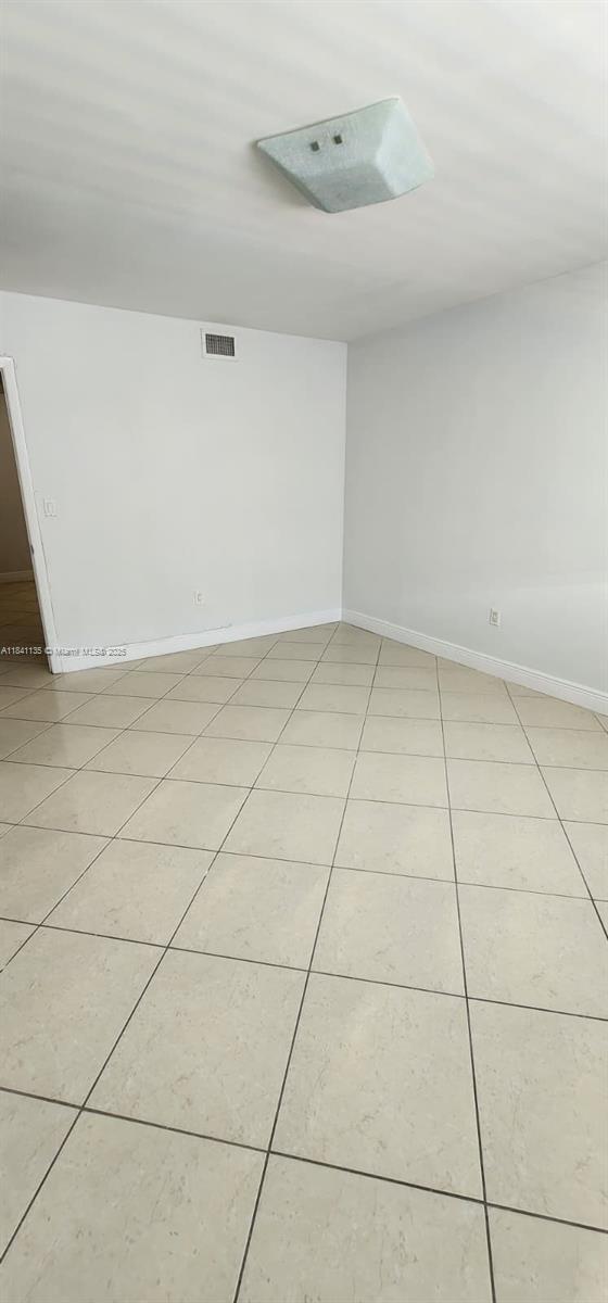 Building Photo - 5440 W 21st Ct