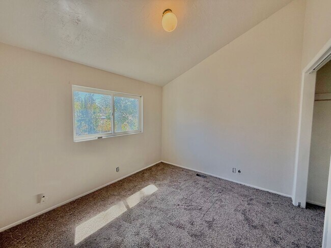 Building Photo - 6424 S Westridge St