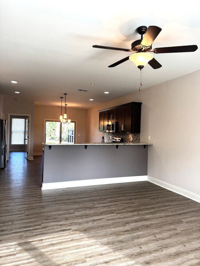 Building Photo - 118 Haven St