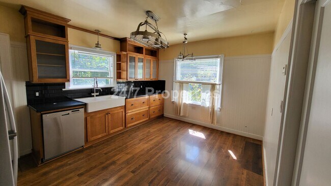 Building Photo - 2024-4624MF