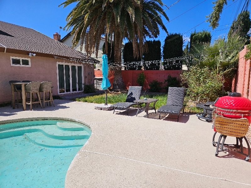 Building Photo - 3500 El Cortez Ave