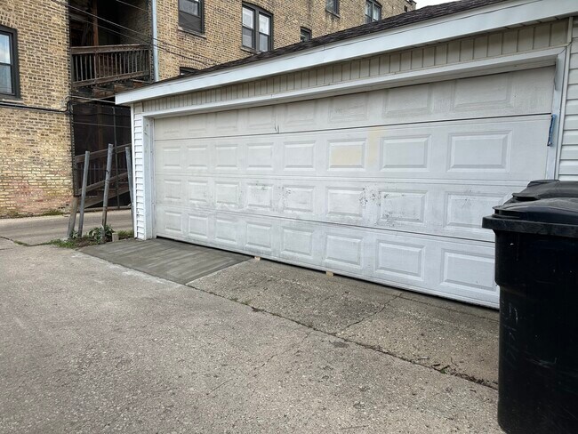 Building Photo - 5144 N Avers Ave