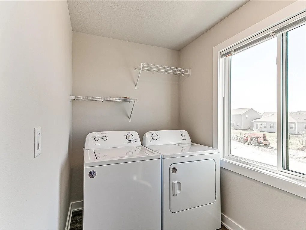 Building Photo - 6935 Bluebell Ct