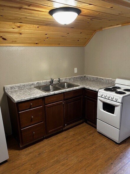 Building Photo - 1020 Rosewood St