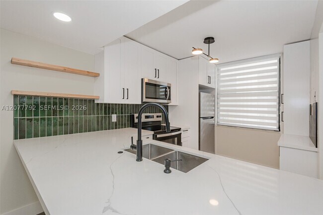 Building Photo - 1709 Whitehall Dr