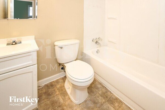 Building Photo - 8209 E 37th Pl