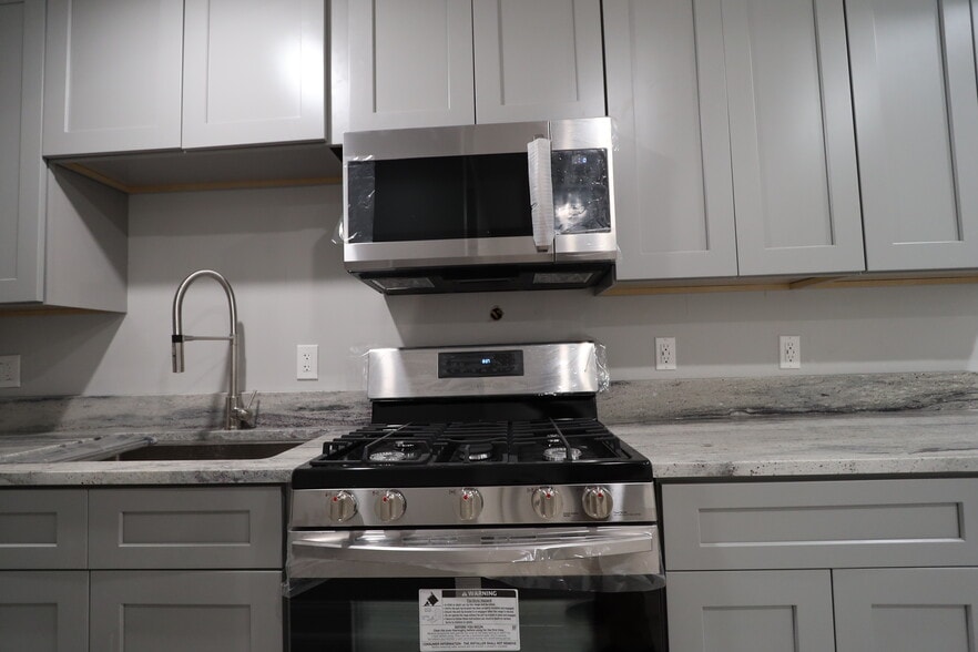 Stainless Steel Appliances - 507 E Mulberry St