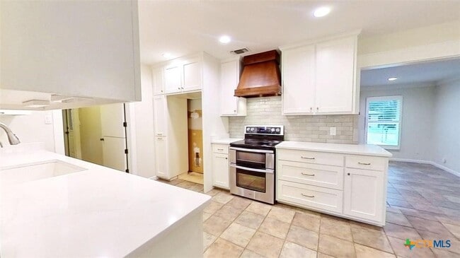 Building Photo - 805 Timber Dr