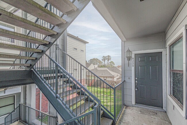 Building Photo - 6289 Wilcrest Dr