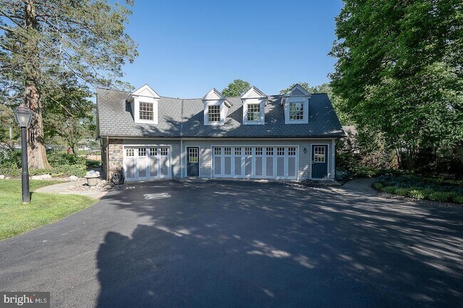 Building Photo - 101 E Brookhaven Rd