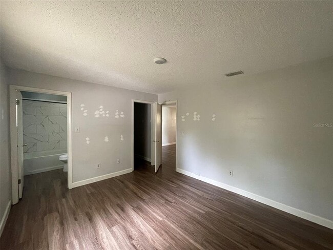 Building Photo - 1137 Jamajo Blvd