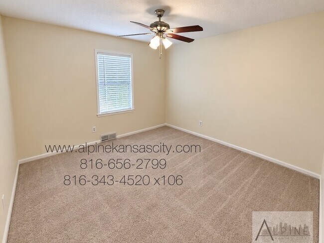 Building Photo - Beautiful Split Level, 5 TRUE Bedrooms!