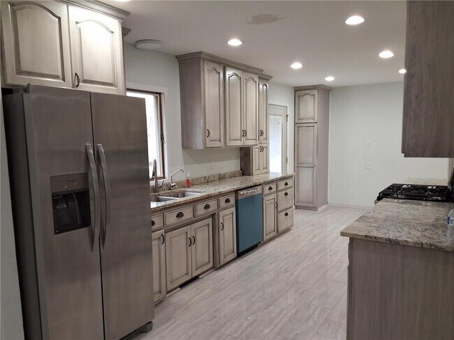 Building Photo - 7632 Scott Ave N