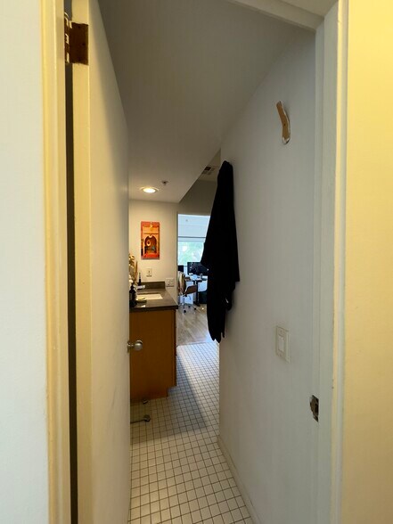 Building Photo - 8968 Crescent Dr