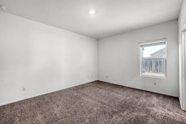 Building Photo - 385 Geode Glen