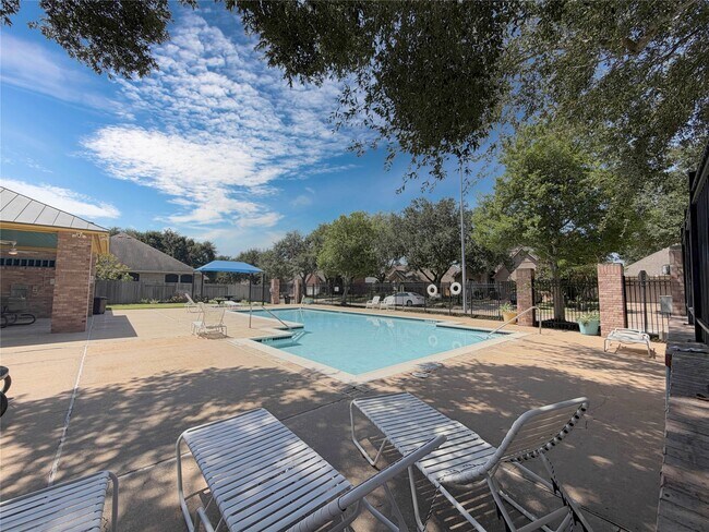 Building Photo - 3822 Shady Harbor Dr