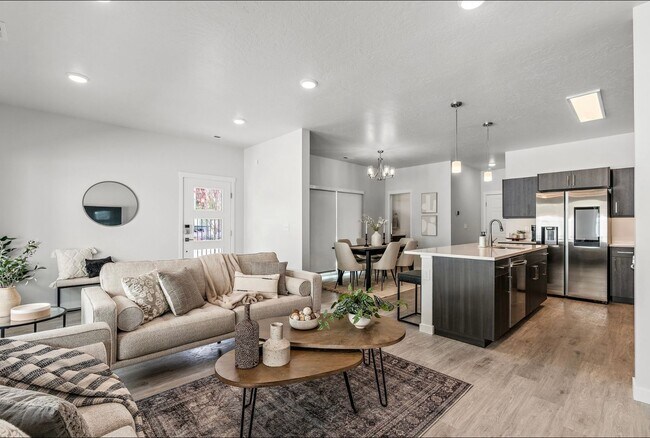 Building Photo - Boise 3 Bed 2.5 Bath 2 Car Garage Town available 3/6/26