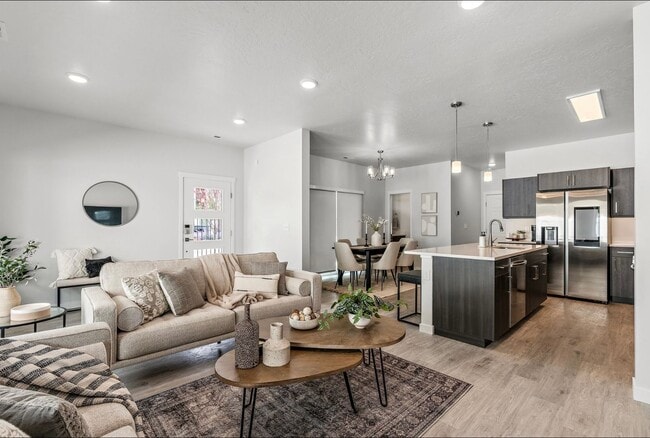 Building Photo - Boise 3 Bed 2.5 Bath 2 Car Garage Townhome AVAILABLE NOW!  $500 RENT CREDIT AT MOVE IN!