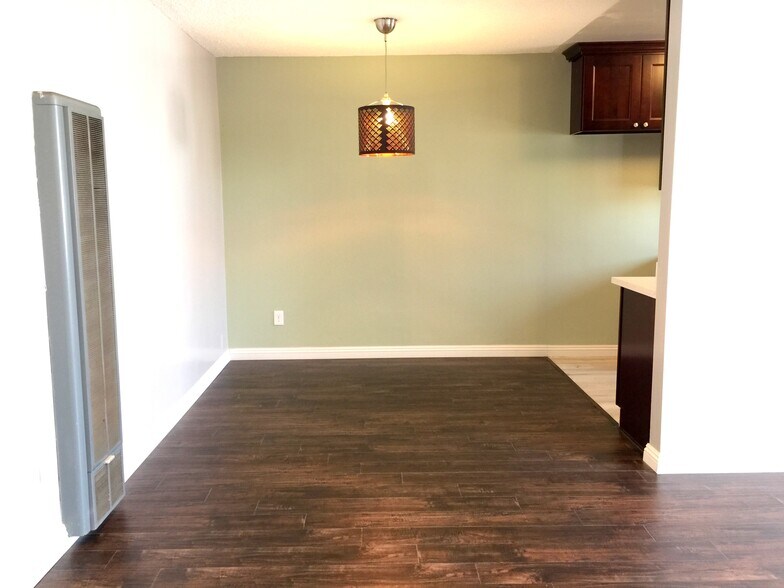 Building Photo - 1681 College View Dr