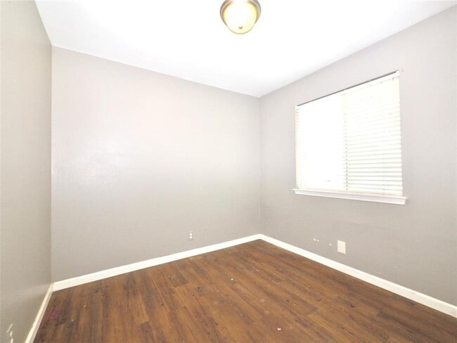 Building Photo - 321 Juniper Dr