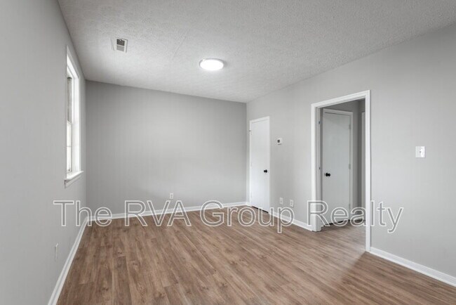 Building Photo - 3807 Woodlawn St