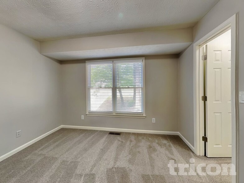 Building Photo - 5731 Newnan Cir