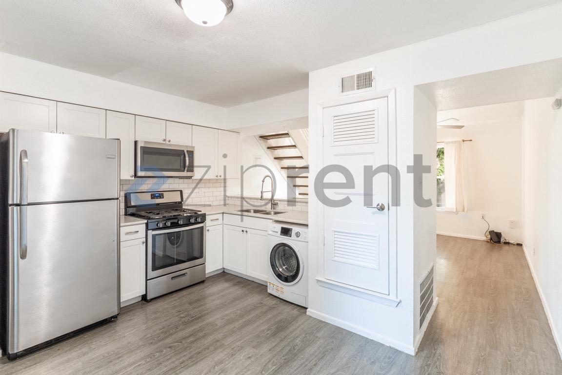 Building Photo - Unit B