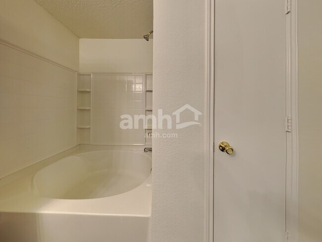 Building Photo - 5428 Kleberg Dr