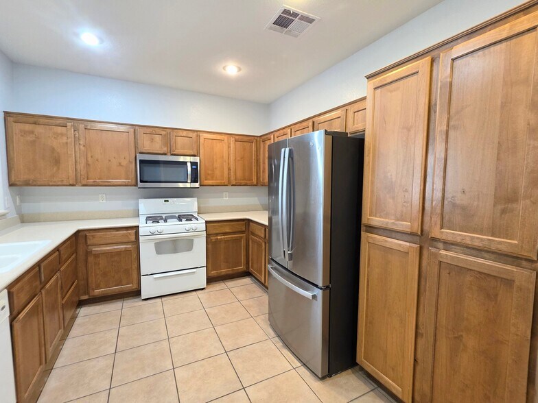 Building Photo - 7750 Crystal Village Ln