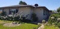 Building Photo - 3 Bed, 1.5 Bath Duplex