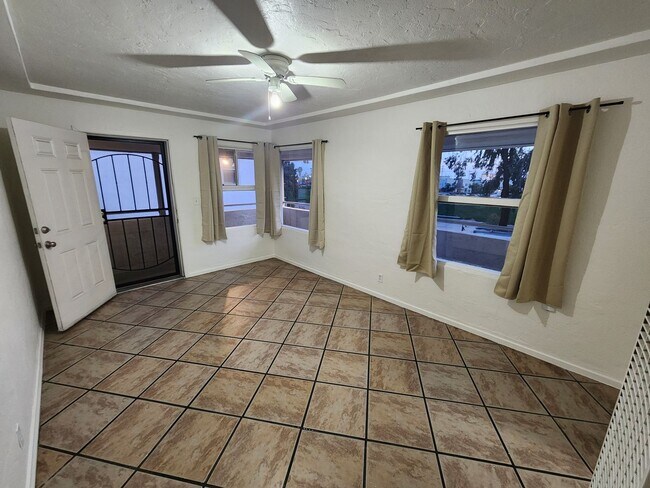 Building Photo - FIRST MONTH FREE! 1 Bedroom Apt, Upstairs ...