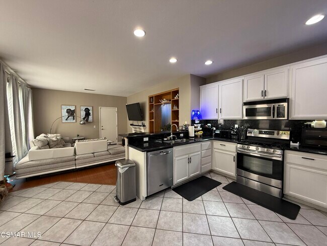 Building Photo - 2527 Aurora Ln