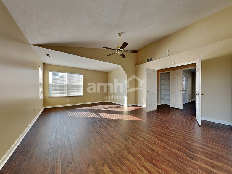 Building Photo - 3207 Creekshore Dr