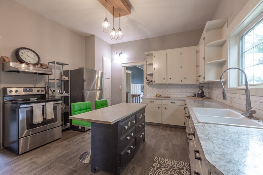 Building Photo - 3410 Q St