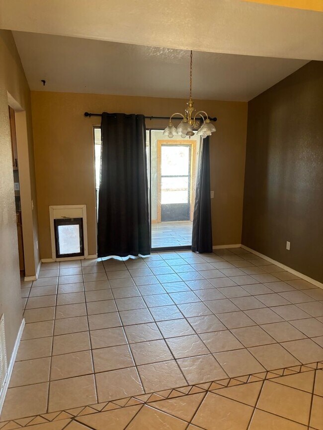 Building Photo - 5475 Valle Alegre