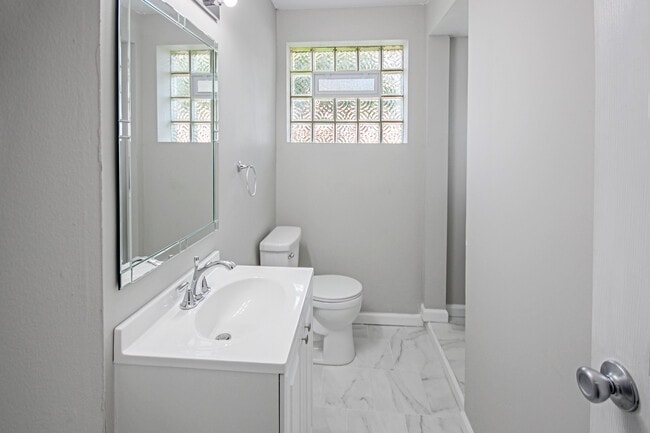 Building Photo - 7739 Peach Tree Ln