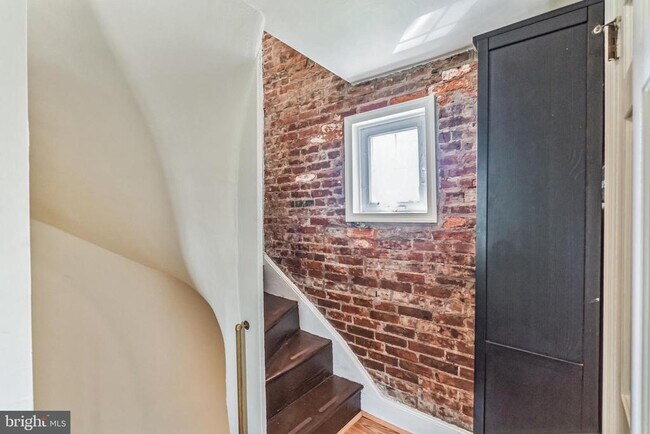 Building Photo - 410 Quince St