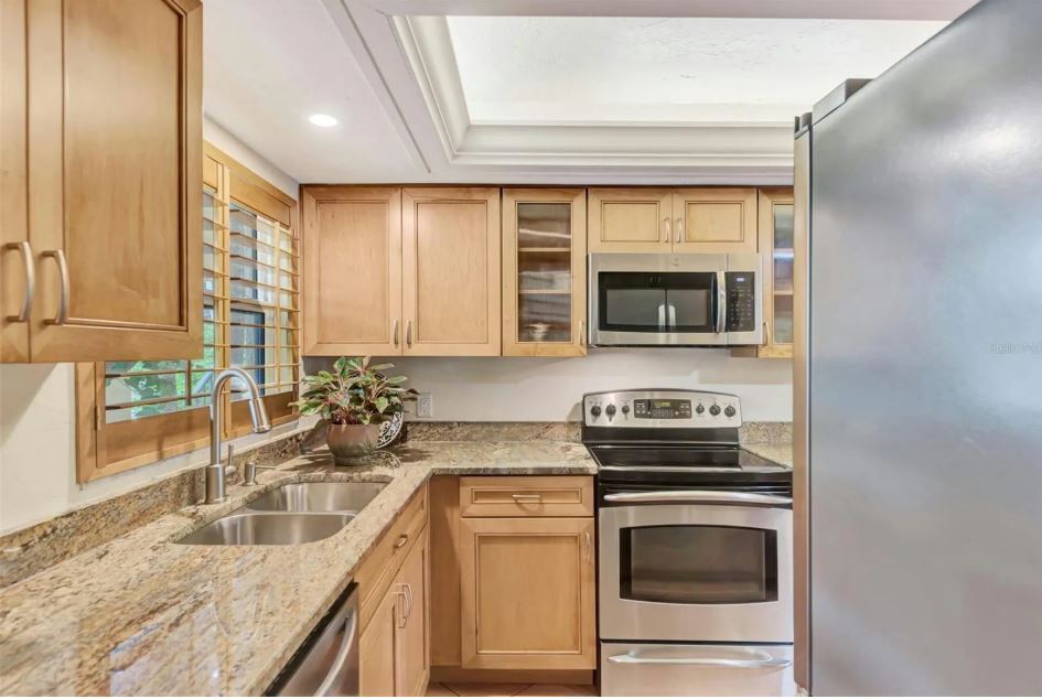 Building Photo - 1650 Pine Tree Ln