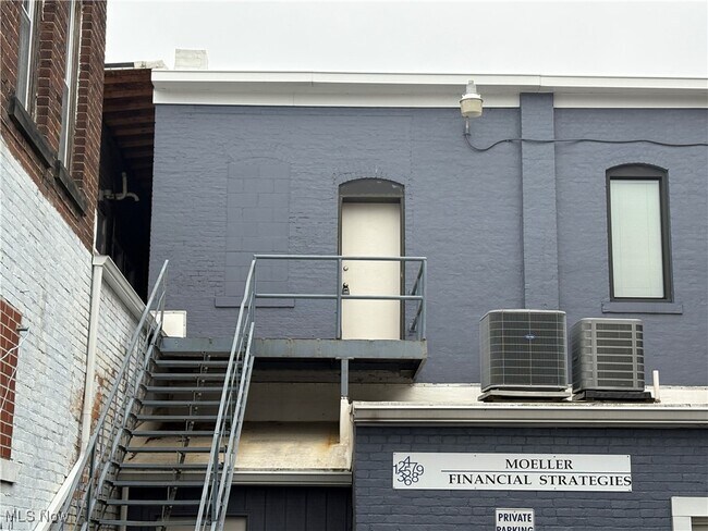 Building Photo - 158 N Broadway St