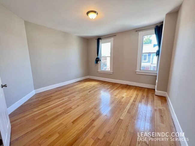 Building Photo - 342 Elm St NW