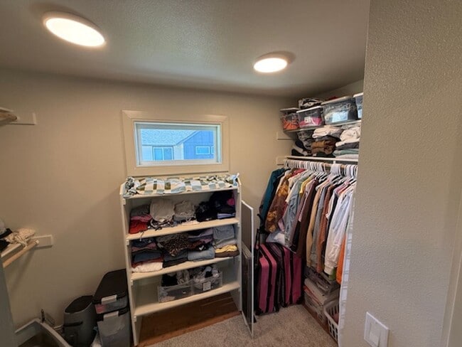 Building Photo - Available August 5, 3 bed 2.5 bath