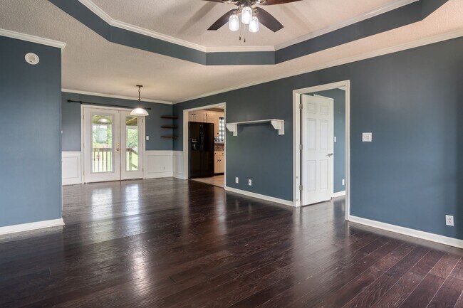 Building Photo - 3704 Trenton Rd