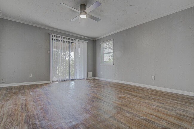 Building Photo - 1807 Briar Hill Dr
