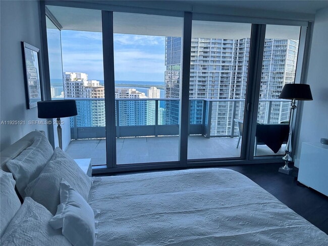 Building Photo - 200 Biscayne Blvd Way