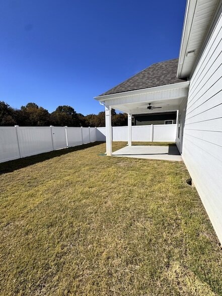 Building Photo - 5807 Shoreline Dr