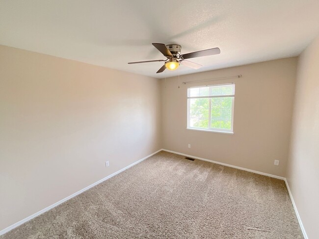 Building Photo - 4 Bedroom Home Available Near Peterson Rd & Constitution Ave!