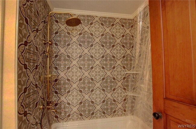 Building Photo - 5880 Draudt Rd