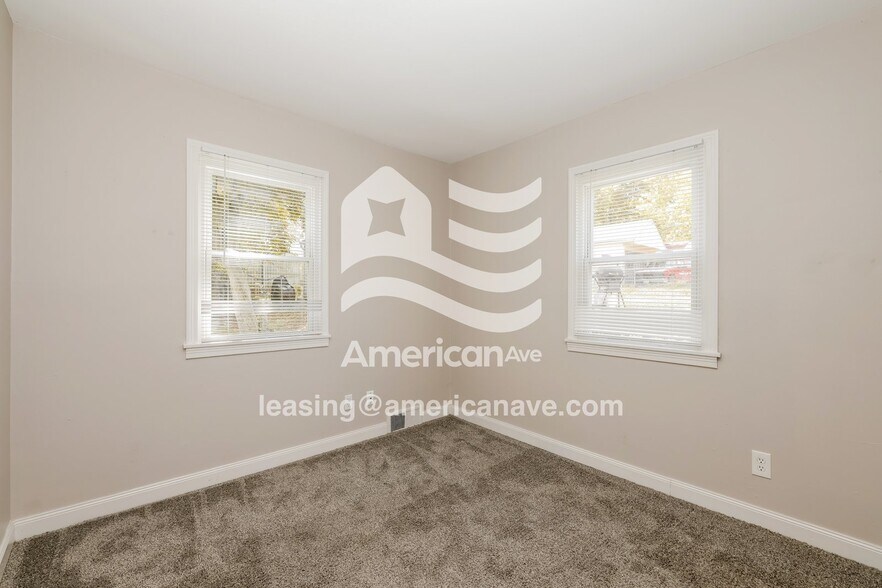 Building Photo - 4764 Burkhardt Ave